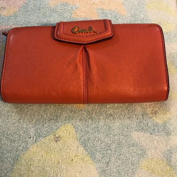 Coach NWT Coral Leather Wallet - Picture 1 of 12